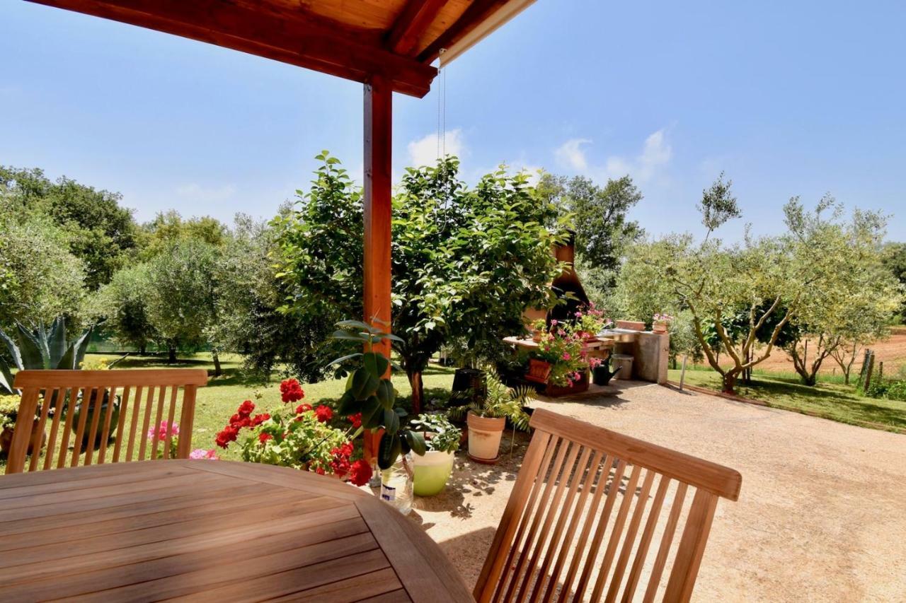 Relaxing Holiday House With Terrace Sea View Medulin Exterior foto